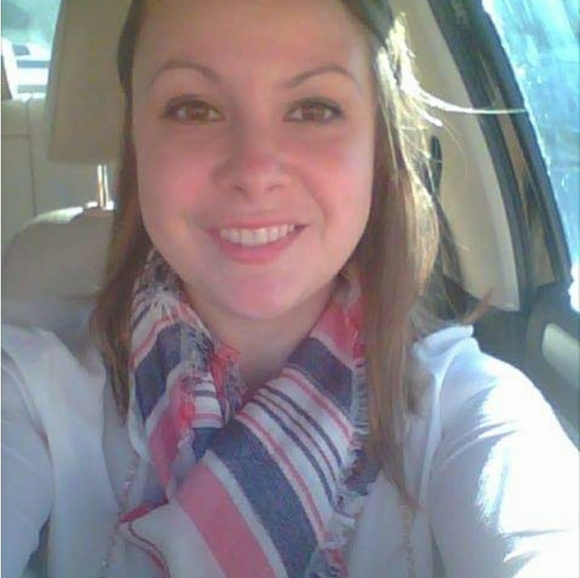 Meet your Posher, Christina - Picture 2 of 2